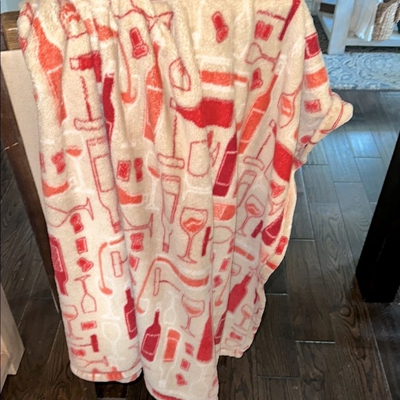 Wine lovers Red and Cream wine Patterned throw Blanket - Picture 1 of 5